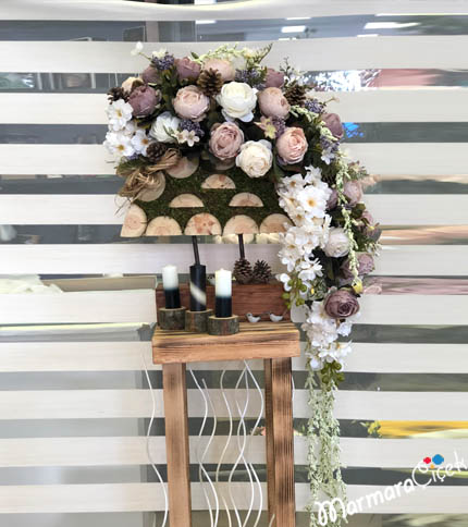 Yapay Çiçeklerden Şelale