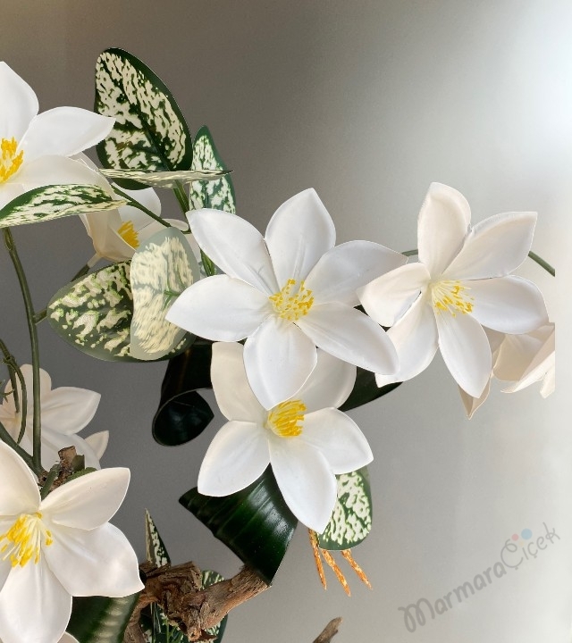 Ahşap Saksıda Yapay Beyaz Çiçek 