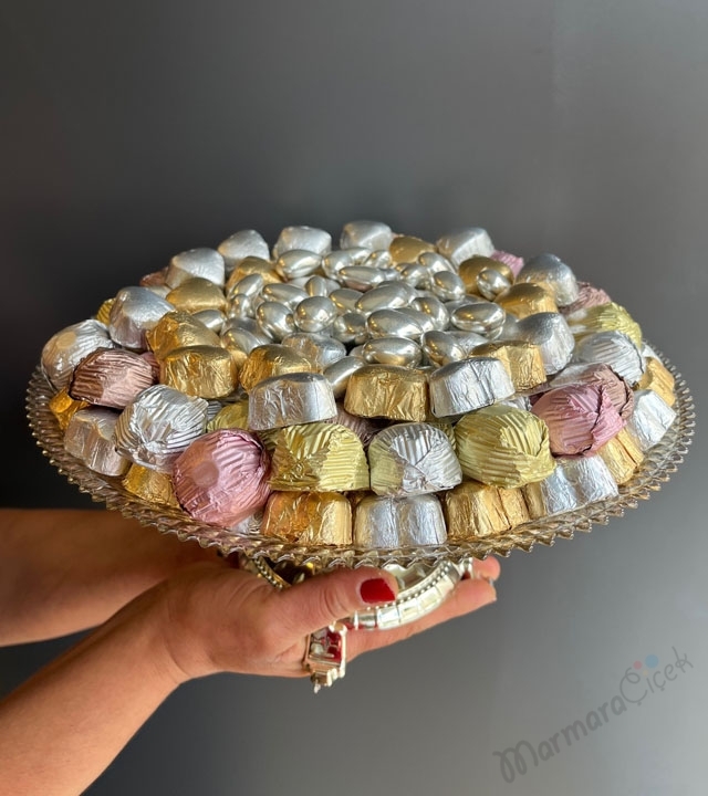 Ayaklı Çikolata Kasesi