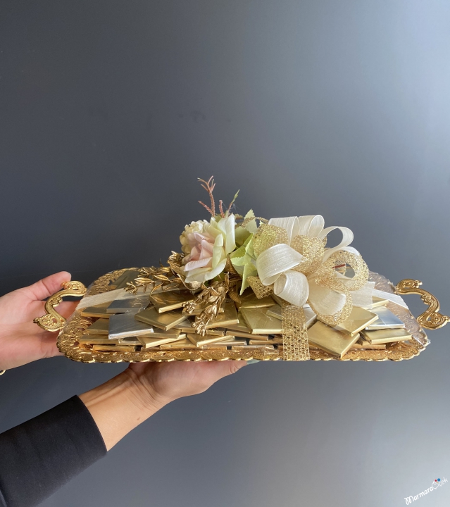 Dantel Detaylı Gold Tepside Nişan Çikolatası