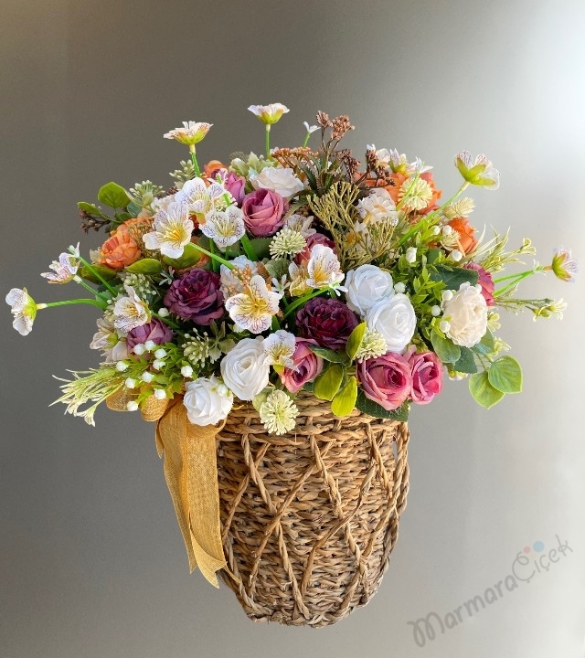 Hasır Sepette Yapay Çiçek