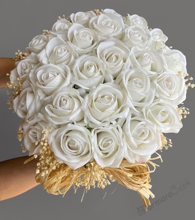 Kutuda Beyaz Yapay Gül Aranjmanı