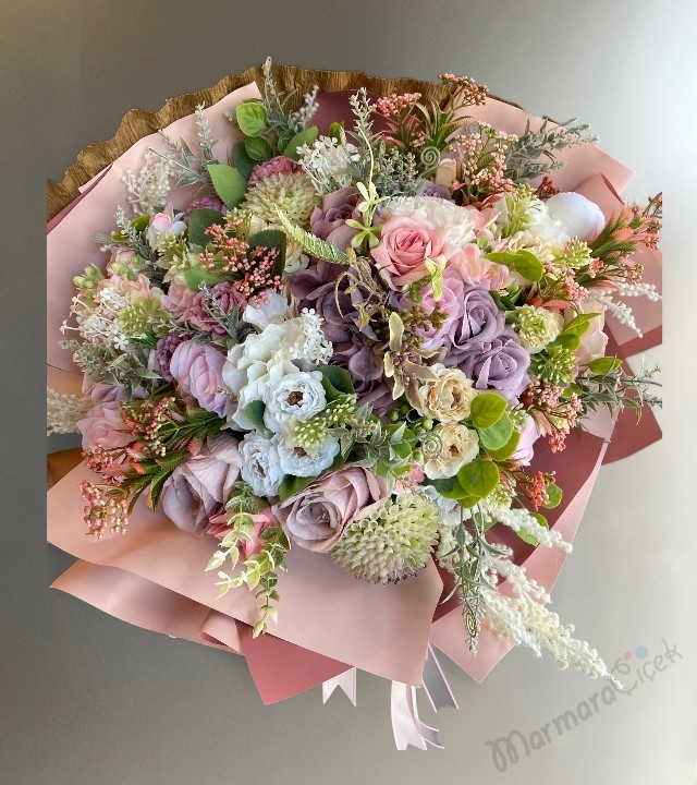 Lila ve Pembe Yapay Zarafet