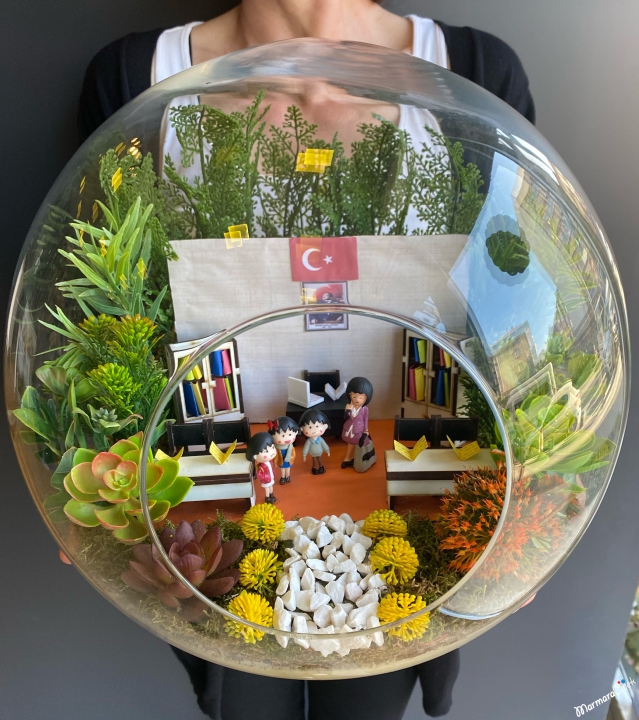 Öğretmen Temalı Teraryum