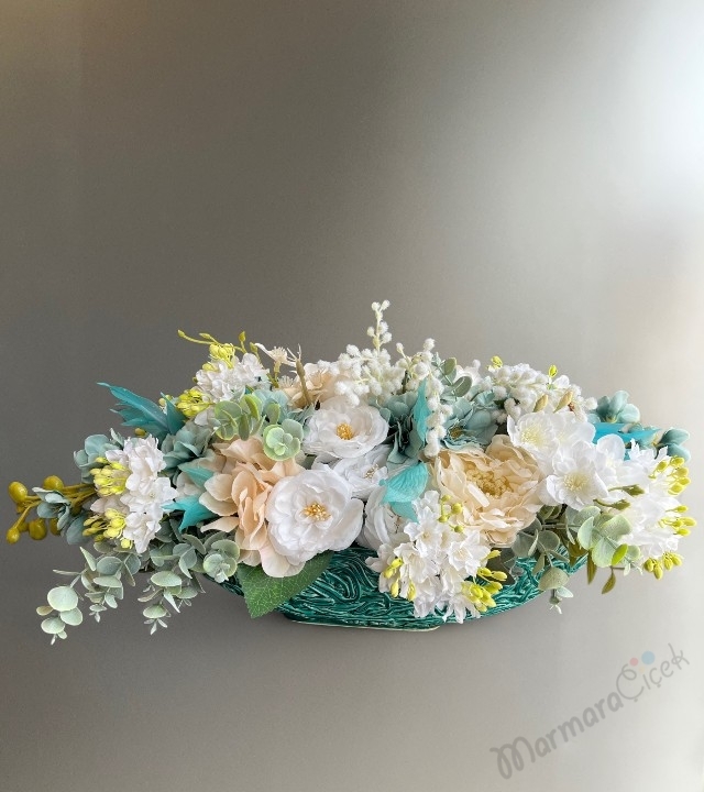 Oval Seramikte Yapay Çiçek Aranjmanı