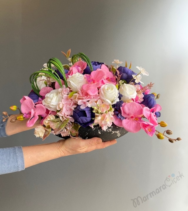 Siyah Saksıda Yapay Masa Çiçeği