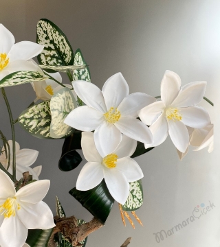 Ahşap Saksıda Yapay Beyaz Çiçek 