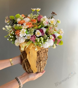 Hasır Sepette Yapay Çiçek