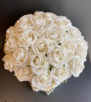 İsimli Kutuda Yapay Nişan Çiçeği