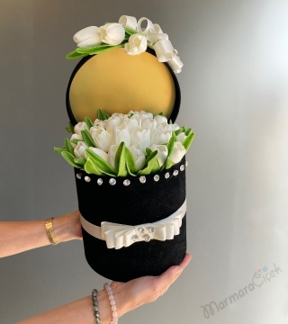 Kutuda Yapay Beyaz Lale