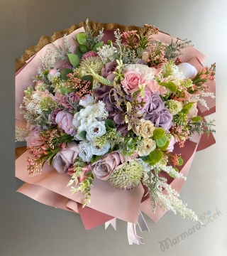 Lila ve Pembe Yapay Zarafet