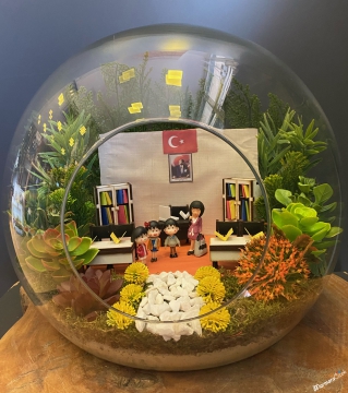 Öğretmen Temalı Teraryum