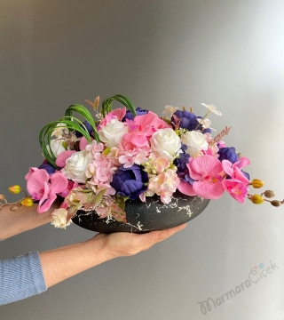 Siyah Saksıda Yapay Masa Çiçeği