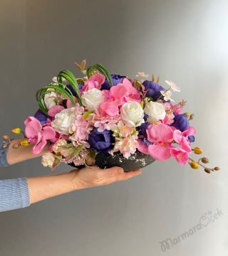 Siyah Saksıda Yapay Masa Çiçeği