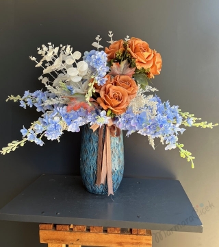 Yapay Defilium ve Pastel Turuncu Gül Aranjman 