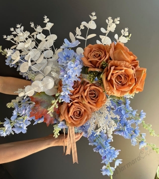 Yapay Defilium ve Pastel Turuncu Gül Aranjman 