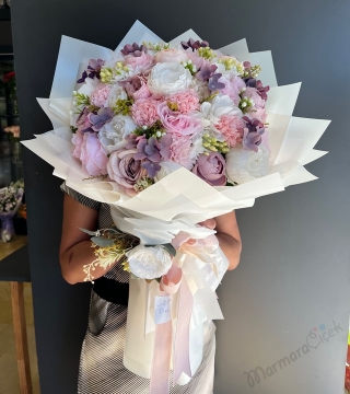 Yapay İsteme Çiçek ve Çikolata Seti