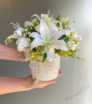 Yapay Lilyum ve Gül Aranjmanı